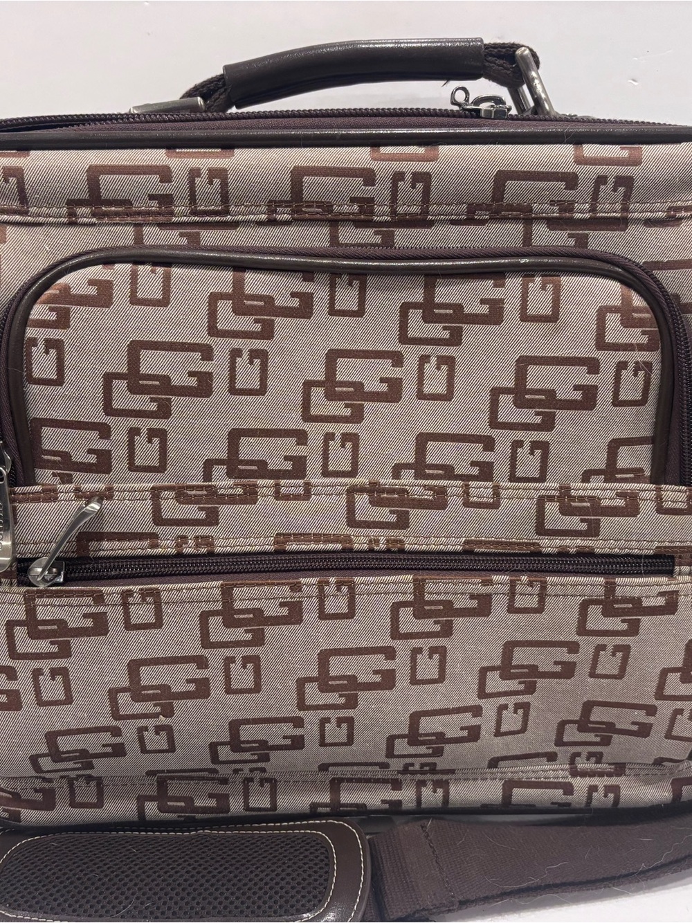 GUESS monogram laptop messenger bag brown jacquard briefcase travel shoulder 15”